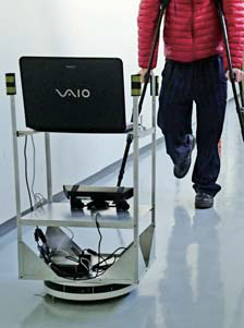 松葉杖歩行者補助装置　実験