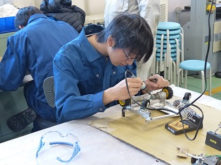 ロボット創作実習風景1